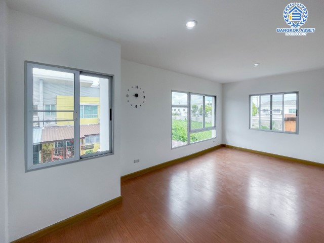 *****ทาวน์เฮ้าส์มือสองย่านกรุงเทพฯ ม.ไอ ดีไซน์ วงแหวน-รามอินทรา #หลังมุม เนื้อที่กว้างขวางมากถึง 30.4 ตร.ว. ฟังก์ชันจัดเต็ม 4 ห้องนอน 2 ห้องน้ำ 1 ที่จอดรถ บ้านสภาพสวย น่าอยู่อาศัย  บนทำเลเยี่ยม เชื่อมต่อถ.วงแหวน-รามอินทรา ถ.คู้บอน ถ.ปัญญา-รามอินทรา ถ.จตุโชติ ใกล้แฟชั่นไอส์แลนด์